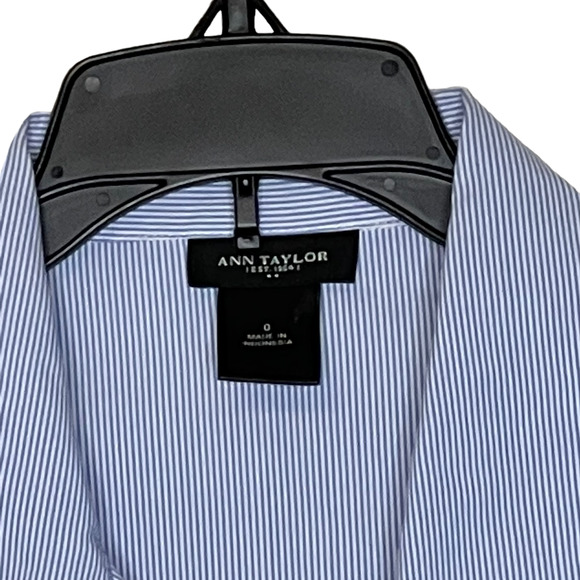 Ann Taylor Button Up Shirt Size 0 Blue White Striped 3/4 Sleeve Stretch Blend - Picture 2 of 6